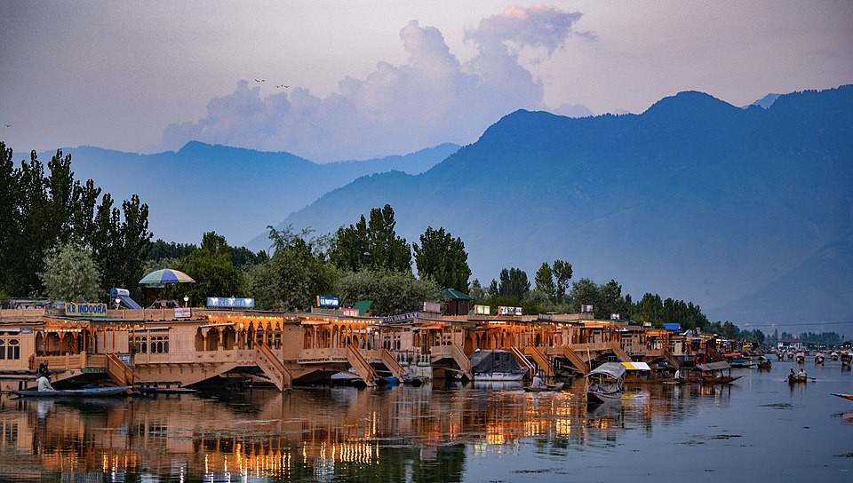 Heavenly Kashmir with Amritsar From Rajkot (GHKARK)